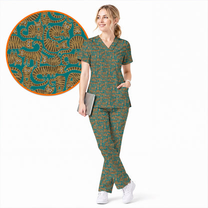 Cute Tabby Cat Pattern Scrub Top, Brown Tabby Cat Nursing Uniform for Cat Lovers, Comfortable Feline Scrubs for Nurses